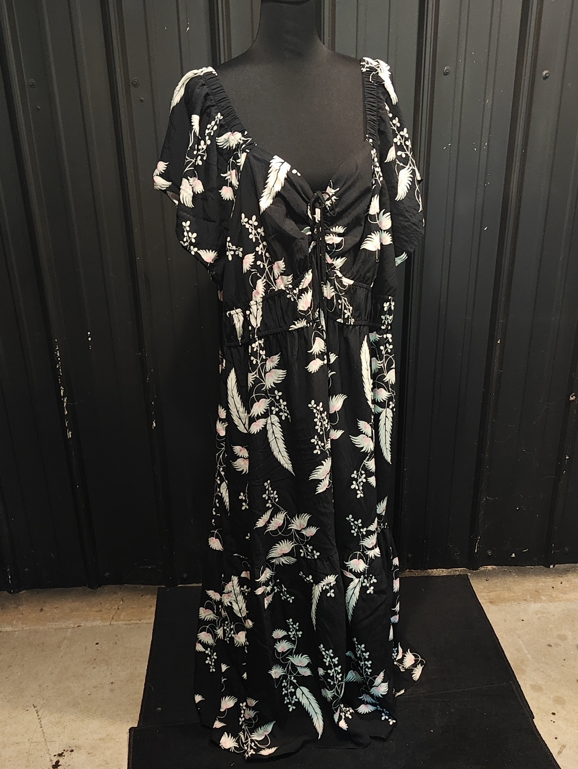 Terra & Sky Black Maxi Dress With White And Pale Pink Floral Feathers Print